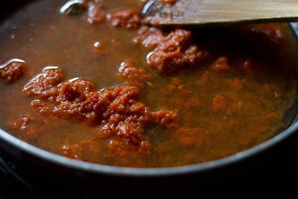 water added to makhani gravy paste