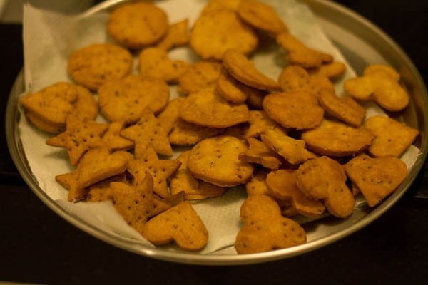 fried papdi placed on kitchen paper towel. 