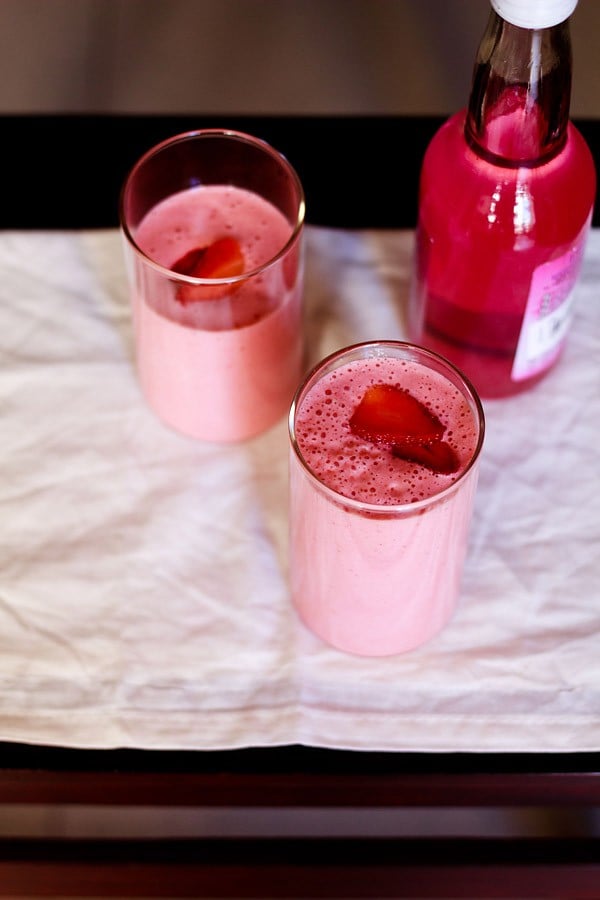 strawberry lassi