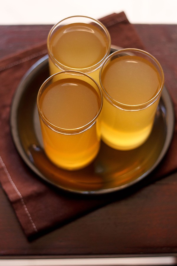 khus sharbat served in 3 glasses.