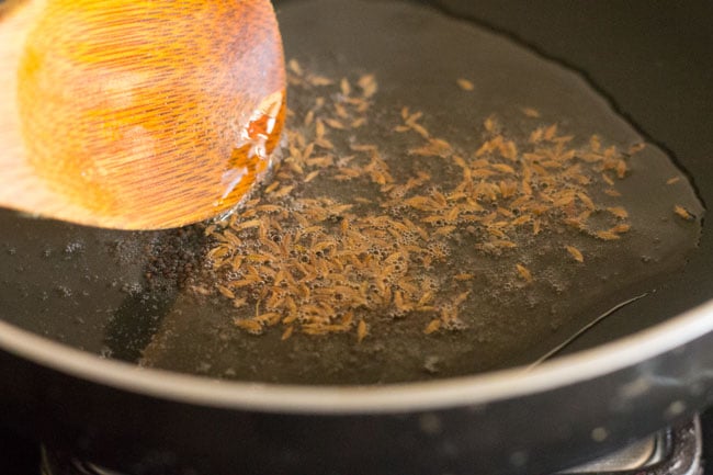 Cackling cumin seeds. 