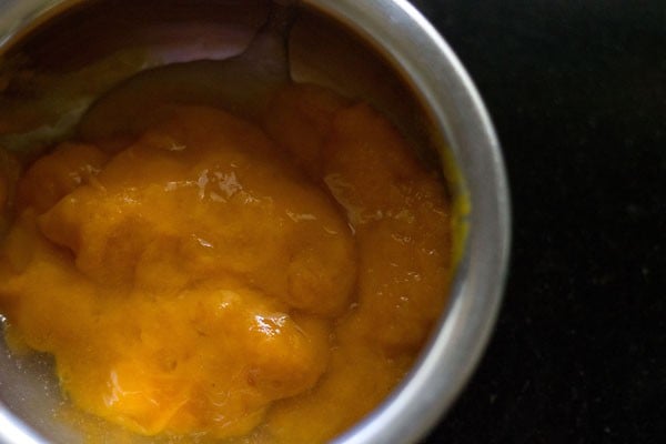 add agar agar to mango purée in a separate bowl.