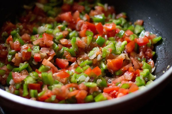 adding tomatoes and capsicum