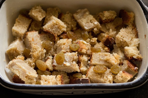 layered buttered slices in the bottom of a greased baking crock.