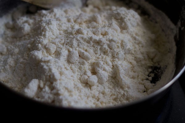 lightly mix ghee with flour