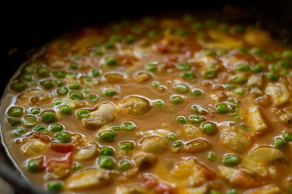 cooking matar mushroom