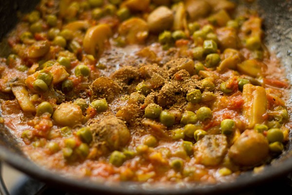 add garam masala to matar mushroom