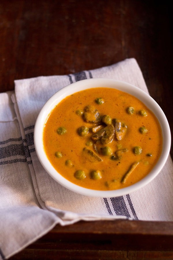 mushroom matar makhani recipe