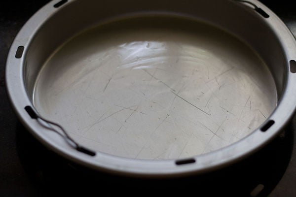 greased pan with oil