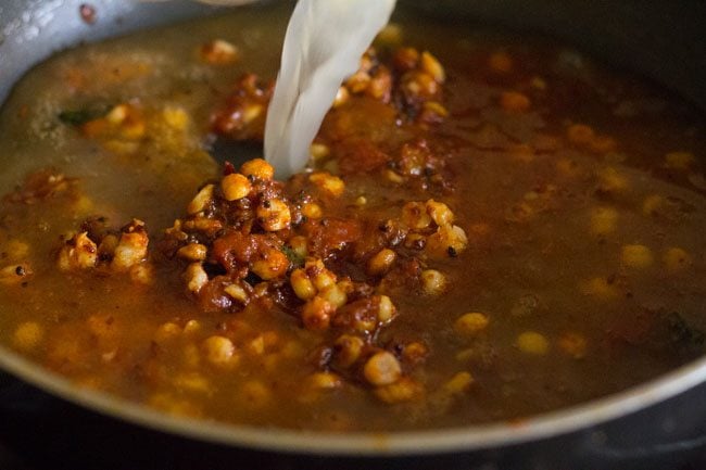 Pour the chana dal stock into the pot.