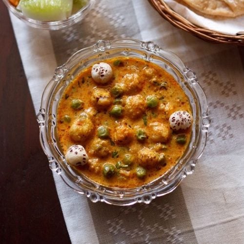 khoya matar makhana recipe, punjabi khoya matar makhana curry recipe