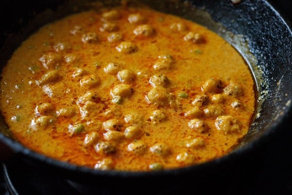 cooked khoya matar makhana curry