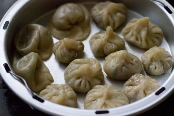 steamed veg momos