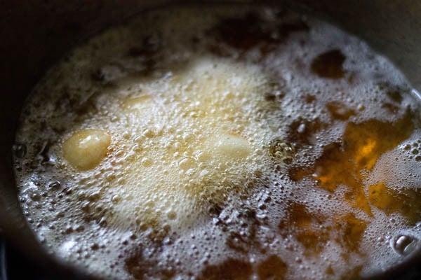 frying the gulab jamun dough balls should cause the oil to bubble