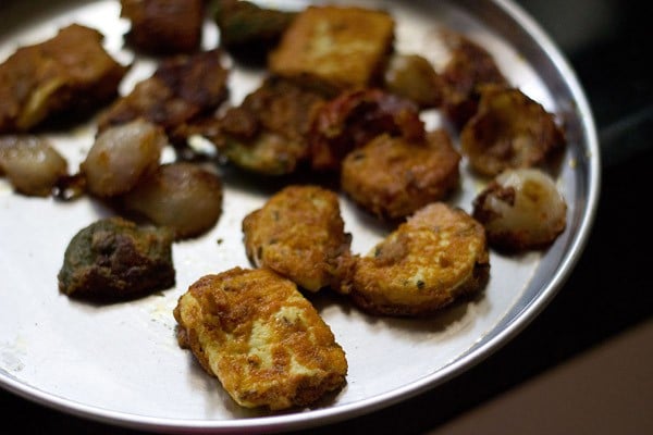 making paneer tikka