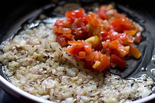 add tomatoes to make bandh gobhi matar