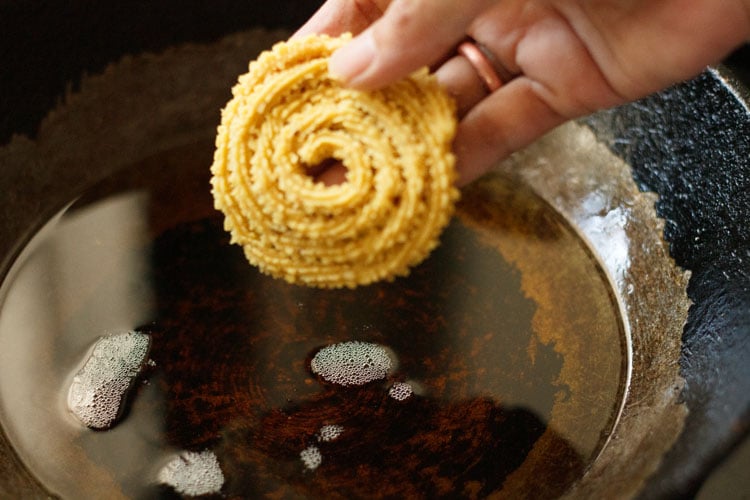putting chakli into the hot oil