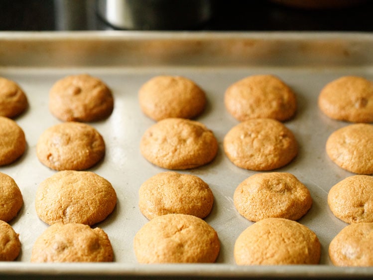 whole wheat baked cookies out from the oven