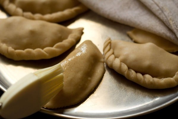 Gujiyas (Indian Fried Pies or sweet empanada)  चर्चे चौके के Charche  Chauke Ke