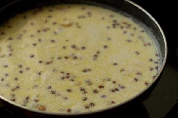 sooji kheer in the pan