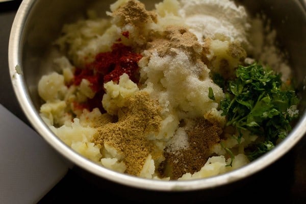 potatoes, kashmiri red chili powder, coriander powder, cumin powder, dry ginger powder, corn starch, chaat masala and salt.