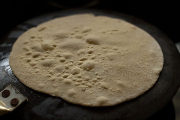 roti with bubbling with blisters