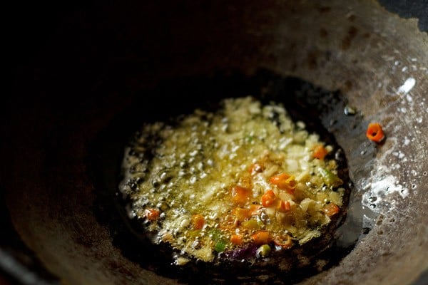 sautéing ginger garlic in oil