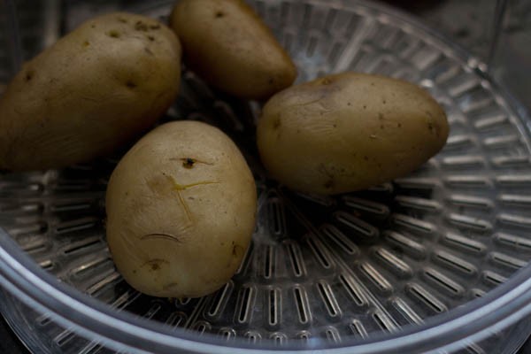 steaming potatoes for making potato masala for dosa. 