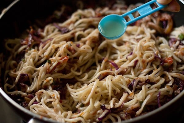add vinegar to chow mein to finish recipe