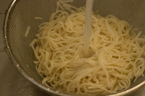 rinsing noodles to make chow mein noodles recipe