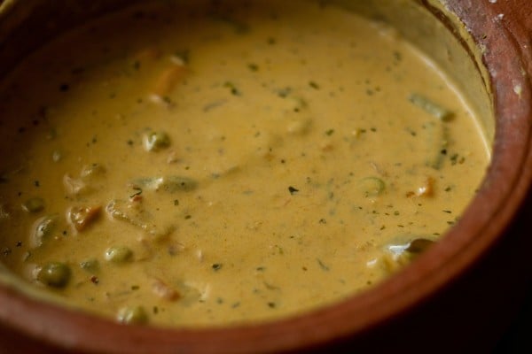 cream stirred well into the veg handi gravy. 