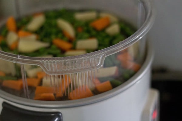 steaming vegetables for veg kolhapuri 