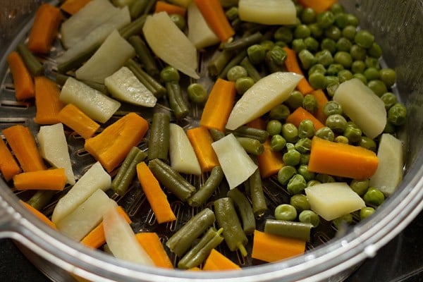 steamed vegetables for veg kolhapuri 