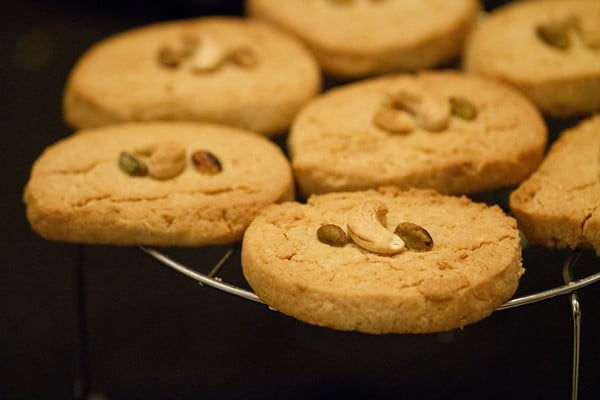 baked eggless butter cookies