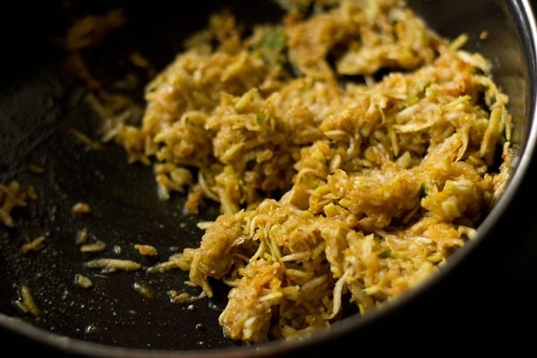 spiced grated bottle gourd mixture for dudhi na thepla.