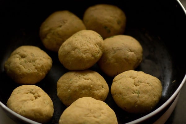 balls made from dough for dudhi na thepla.