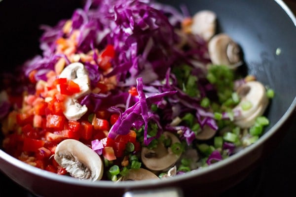 añadir las verduras mixtas a la sartén
