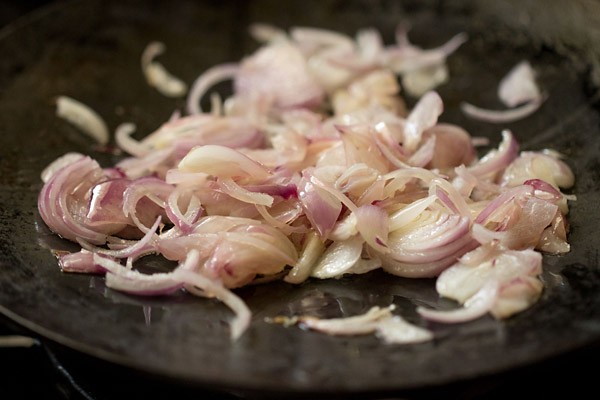 sauteing sliced onions on tawa