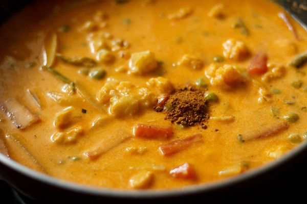 stir - veg makhanwala curry recipe