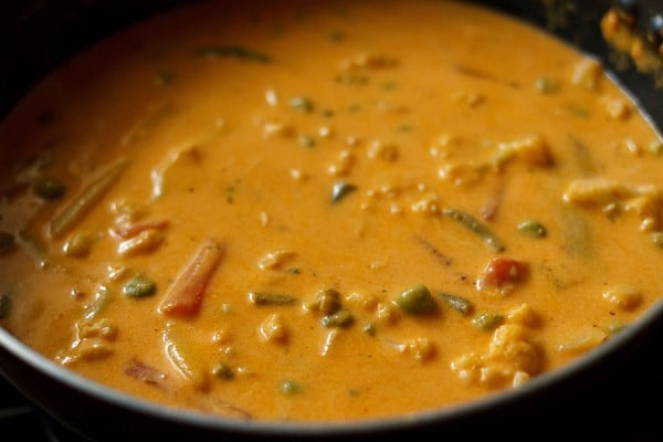 stir - veg makhanwala curry recipe
