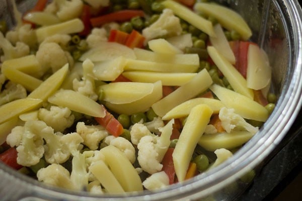 steaming vegetables 