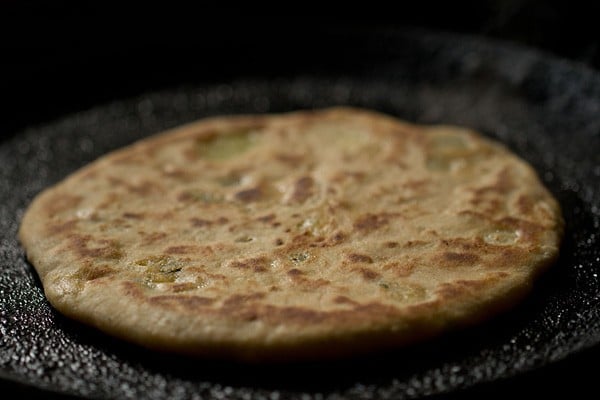 cooked aloo kulcha with sesame seeds 