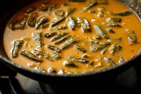 stir bhindi masala gravy