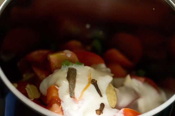 making bhindi masala paste