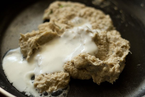 adding curd to gravy