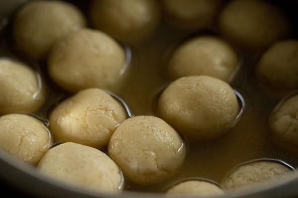 rasgulla in pan with sugar syrup