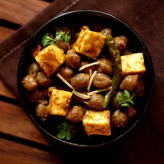 Chana Paneer | Chole Paneer-image