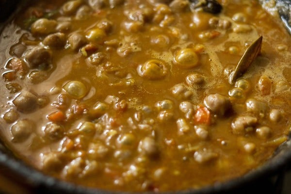 simmer chole paneer gravy and mashing few chickpeas