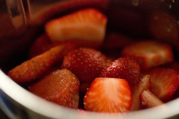 fraises dans un mélangeur