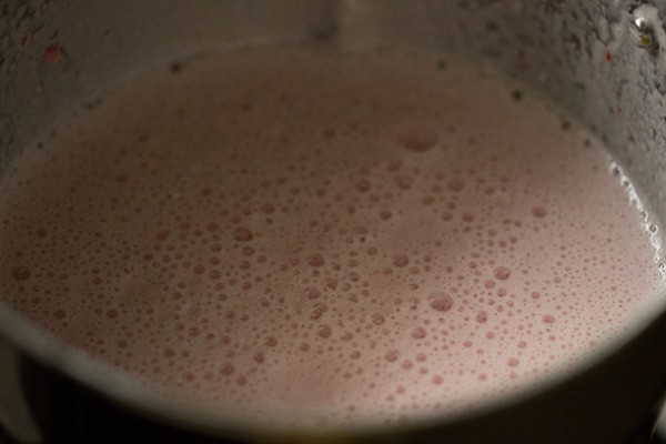 making strawberry milkshake recipe